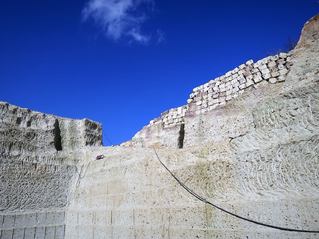ＫＡＮＥＨＯＮ　大谷石　採石場見学　露天掘り