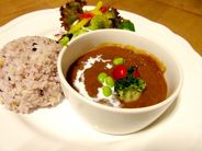 竹林で野遊びした後は、「宮カフェ」に戻って地元野菜を使用したオリジナルカレーをどうぞ♡