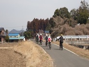 《e-bike》で里山風景をゆっくり楽しみます！　＊画像はイメージです